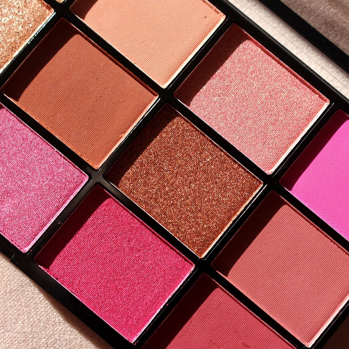 Technic Hot Love Pressed Pigment Eyeshadow Palette